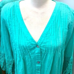 Large teal cotton tunic with lace trim and abalone buttons.